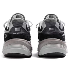 990 Sneaker