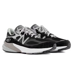 990 Sneaker